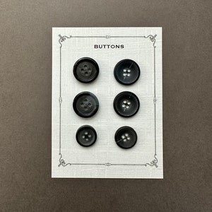 4 Hole Smoke Horn Button B.18