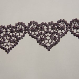 Scrolled Heart Venice Trim