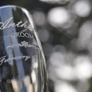 Personalized Champagne Glasses Set of 2 with Wooden Charms