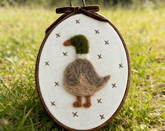 Personalized Felt Animal Hoop Art – Custom Embroidered Wall Décor – Handmade Nursery & Keepsake Gift