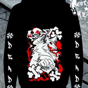 Puede incluir: Una sudadera negra con capucha que presenta un gr&aacute;fico de una criatura blanca similar a un lobo con ojos y detalles bucales rojos. La palabra DEAD est&aacute; impresa en blanco en ambas mangas, y el gr&aacute;fico trasero incluye la palabra DEAD sobre la criatura.