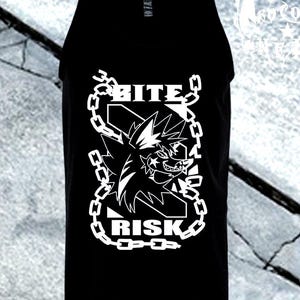 Bite Risk Yote Linne, Coyote Pälskling Grafisk T-shirt, Anthro Hundmuskellinne, Fursona Streetwear, Pälskling Varg Gåva, Unisex Linne