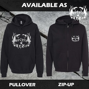 Puede incluir: Una sudadera negra con capucha y una sudadera negra con cremallera, ambas con un estampado gr&aacute;fico blanco de orejas de gato y el texto "KOKORO NEKO" en el pecho. La sudadera tiene un gr&aacute;fico grande, mientras que la de cremallera tiene un logo.