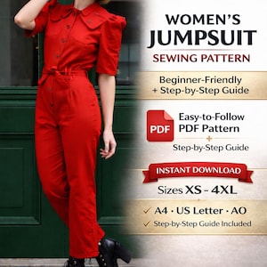 Op de afbeelding: Een rood jumpsuit naaipatroon met een kraag en korte mouwen. Het patroon bevat een beginnersvriendelijke stapsgewijze handleiding en is verkrijgbaar in de maten XS-4XL. De tekst op de afbeelding luidt "WOMEN'S JUMPSUIT SEWING PATTERN".