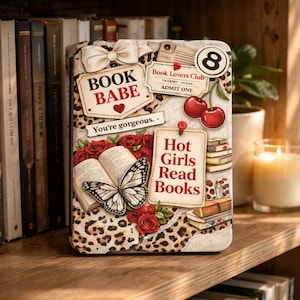 Peut inclure: Ensemble de trois tasses en céramique avec une finition mate et mouchetée. Les tasses sont dans des tons crème, gris clair et gris foncé. Chaque tasse a un design simple et minimaliste, parfait pour le café ou le thé.