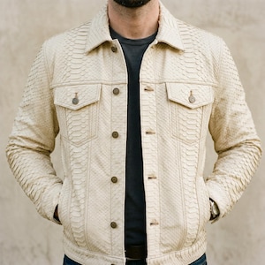 Herren Creme Schlangenhaut Lederjacke | Echte Python geprägte Trucker | Luxus Exotisch Handgefertigter Mantel | Geschenk