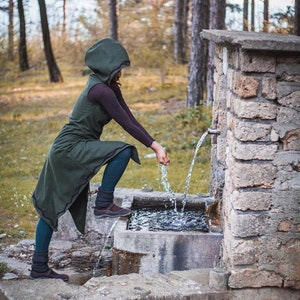Elven Flow Woollen Long Vest & Arm Warmers – Custom Handmade Fairywear / Ritual Clothing / Elven Festival Outfit / Fantasy Vest with Hood