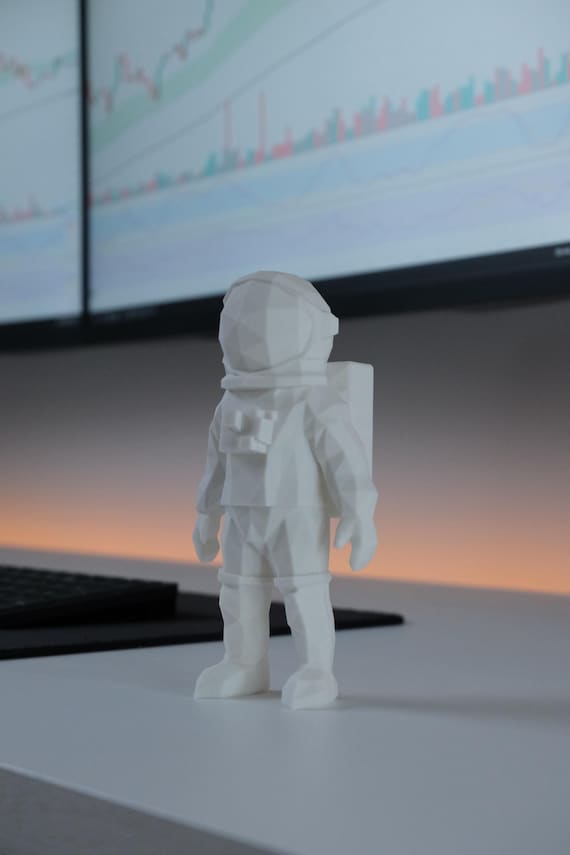 Low Poly Astronaut Statue