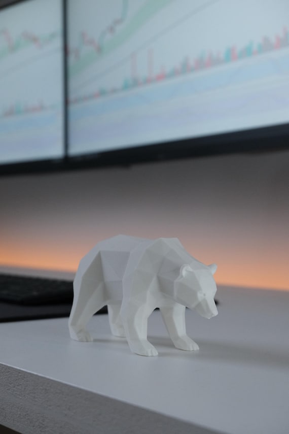 Low Poly Bear Statue