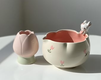Juego de matcha de cerámica hecho a mano con conejito y tulipán / Tazón de té estilo cottage kawaii