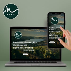 Peut inclure: Un ordinateur portable et un smartphone affichant un site web avec le logo "MOSEL MEDIA". L'écran de l'ordinateur portable affiche "Professionelles Grafik - Webdesign & digitales Marketing". L'écran du smartphone est touché.