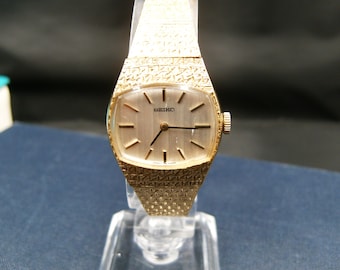 Vintage 1976 Ladies Mechanical SEIKO Gold Tone Watch 11-8280 Gift For Her
