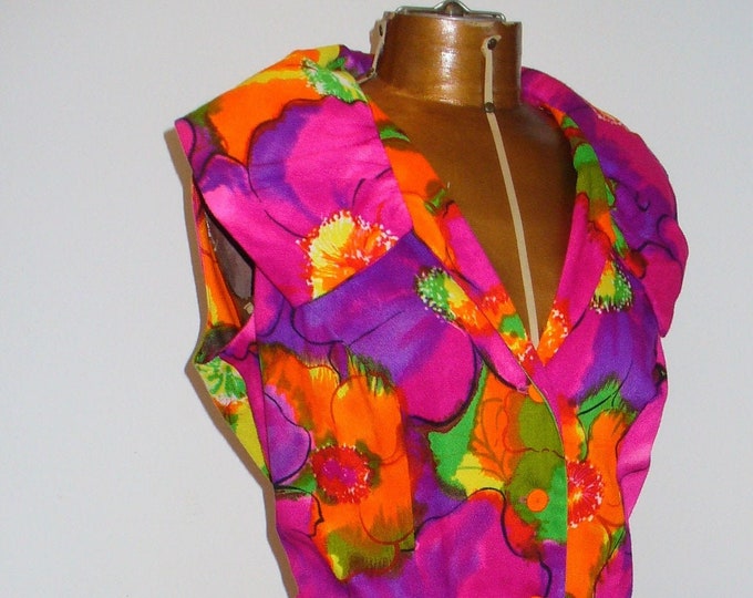 Featured listing image: Vintage Evelyn Margolis Hawaii Tropical Flower Dress