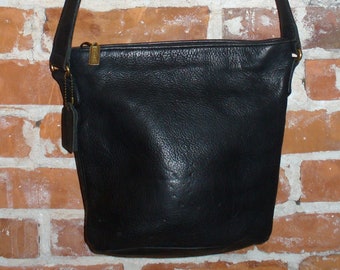 Vintage Coach Black Pebbled Leather  Shoulder Bag