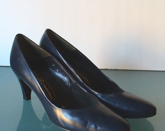 Bally Made in Switzerland Navy Blue  Pumps Size 7N