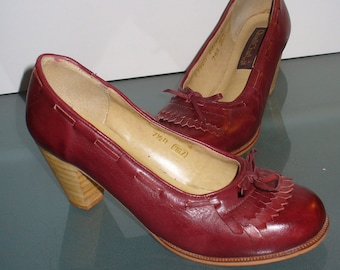 Vintage QualiCraft Leather & Wood Heeled Shoes Size 7.5B US