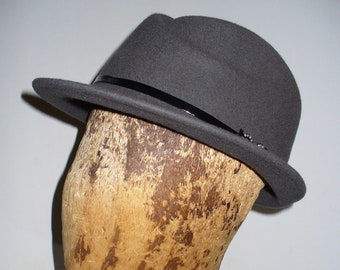 Vintage Giovannio Designed in England  Ladies Hat