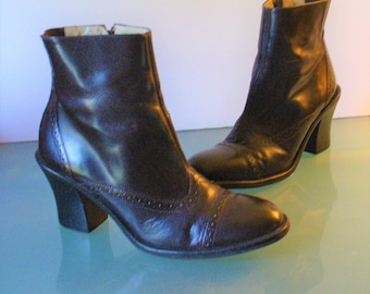 Vintage Kenneth Cole Brown Wingtip Short Boots Size 8.5M