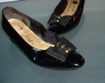 Vintage Life Stride Patent Leather Pumps Size 7.5 M US