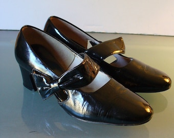 Vintage Enna Jetticks  Patent Leather Mary Janes