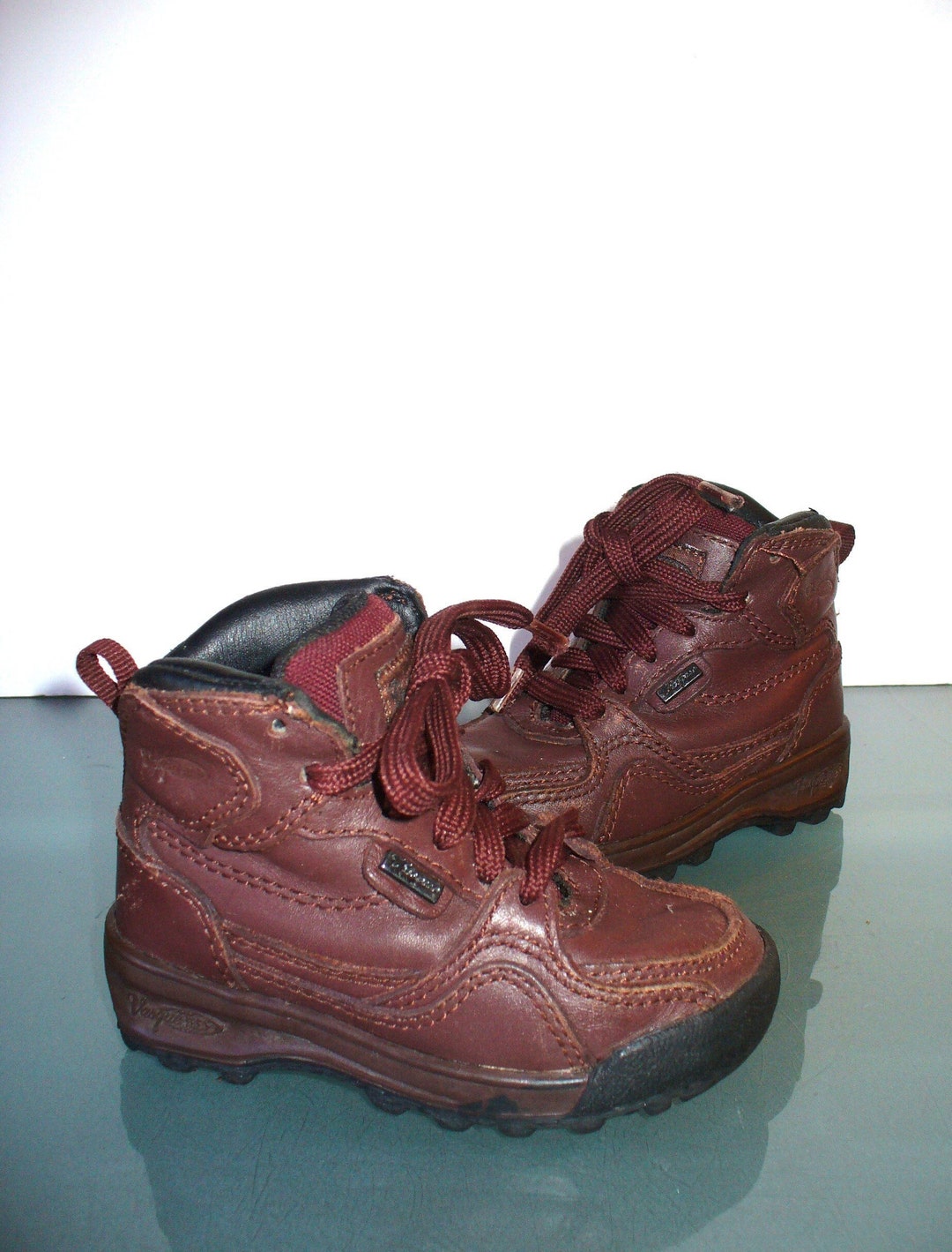 vasque kids hiking boots