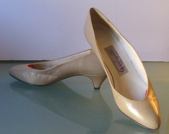 Vintage Pappagallo Cafe Au Lait Leather Pumps Size 6.5 US