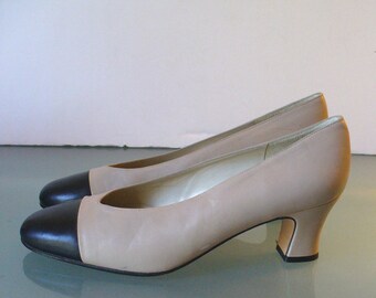 Vintage Delman Black & Taupe Leather Spectator Pumps Size 6.5M