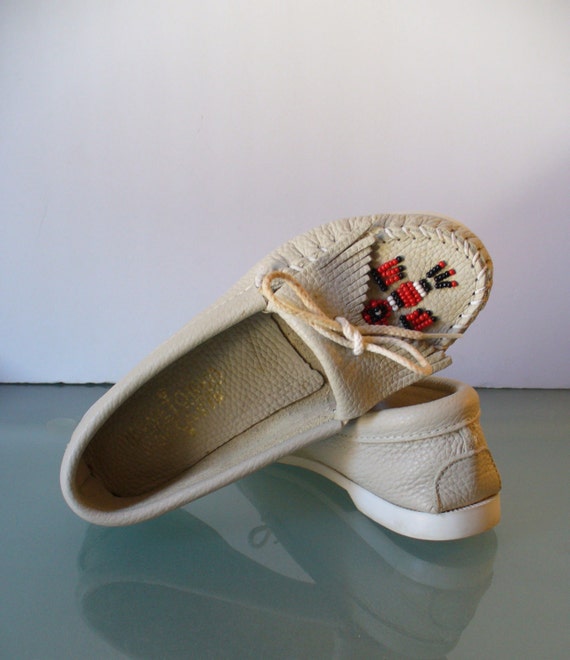 Minnetonka Moccasin Ladies Light Putty Size 6 US