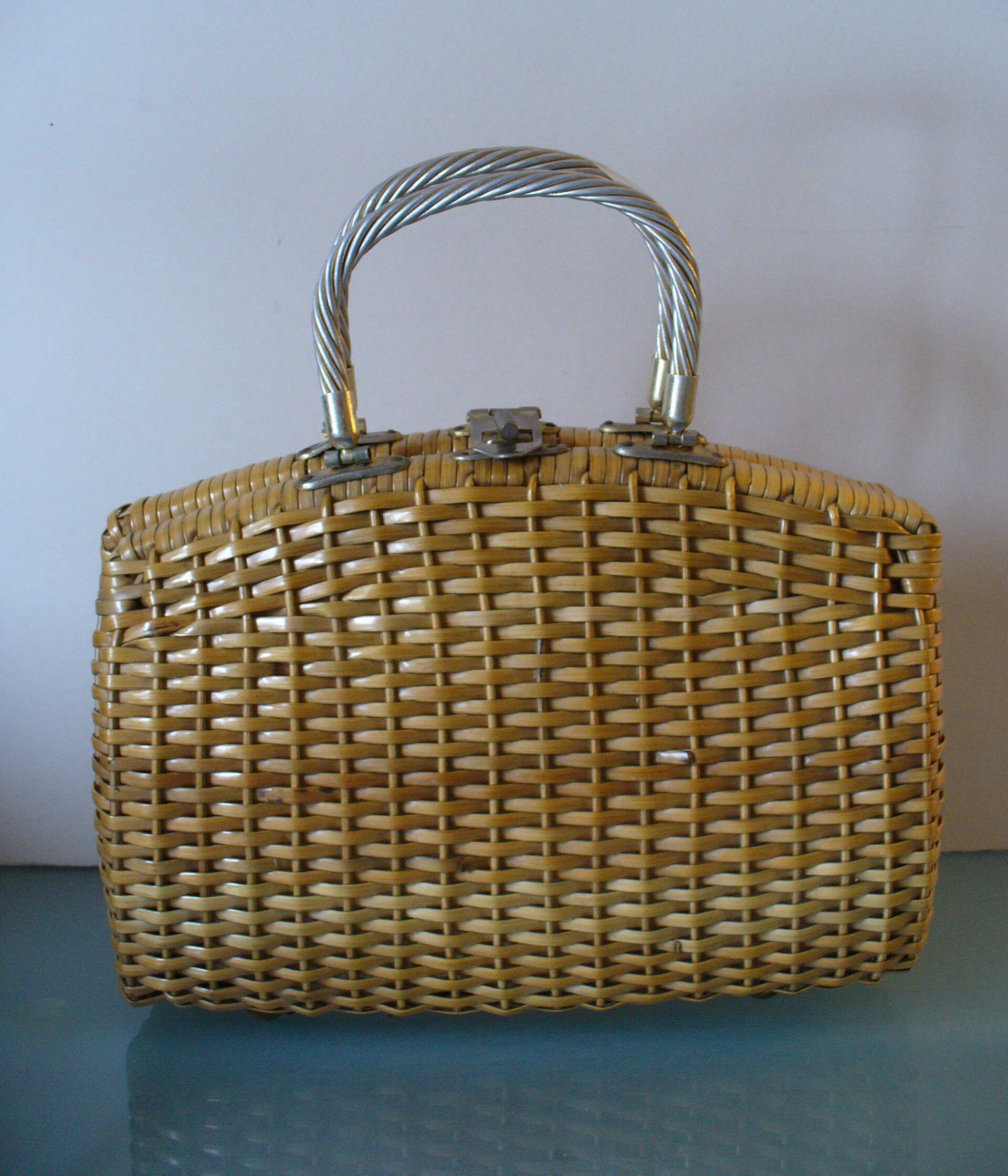 purse wicker