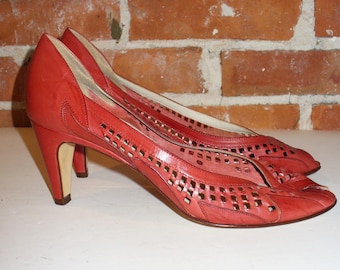 Vintage Red  Bandolino Made in Italy Peep Toe Heels Size 9M US