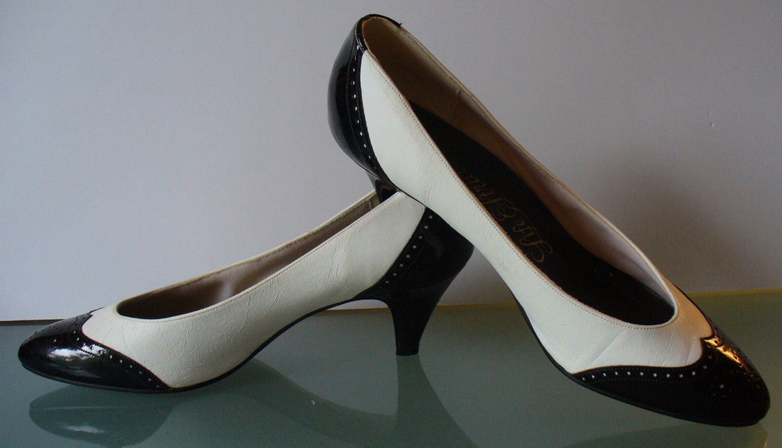 spectator pumps black white