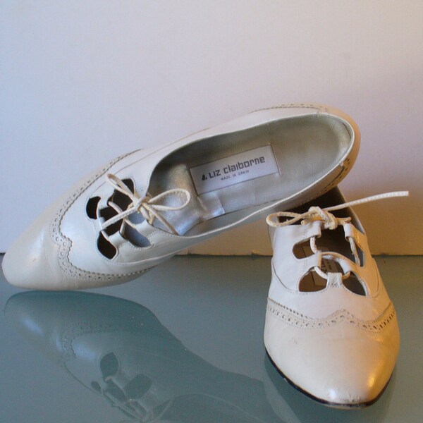 Vintage Bone & White  Spectator Pumps Size 8.5 M US