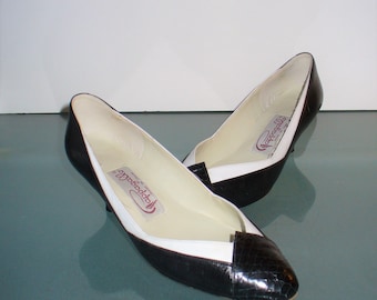 Vintage Pappagallo Spectator Leather Pumps Size 5.5 US