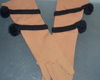 Vintage Elayne Camel Pom Pom Gloves