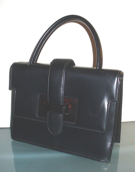 Vintage Handbag With Lucite Clapse