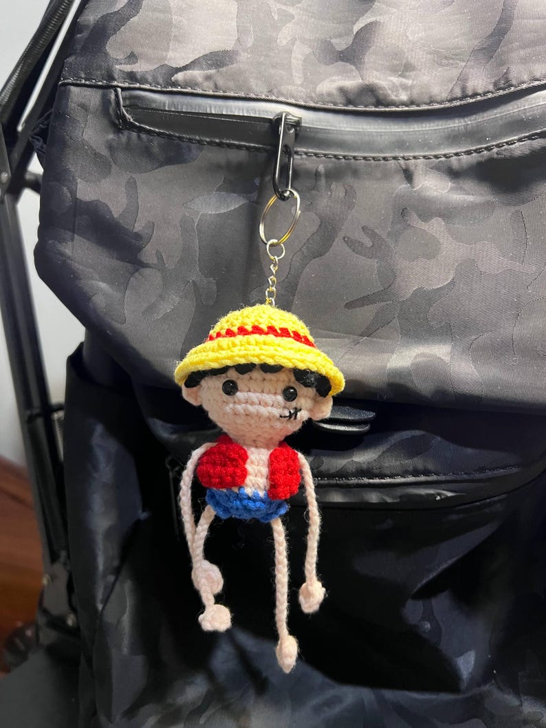 Crochet Straw Hat Pirate Keychain with Stretchy Arms | Handmade Amigurumi Bag Charm, Anime Fan Gift, Pirate Boy bild 4