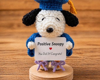 Crochet Graduation Snoopy Doll – Handmade Class of 2026 Gift with Personalized Message Card, Positive Crochet Congratulations Gift