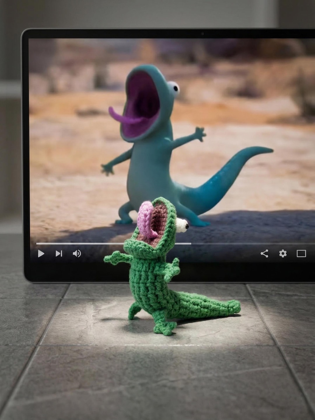 tom-lizard-screaming-crochet-plush-disney-pixar-movie-hoppers