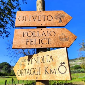Cartello-freccia in legno color noce image 4