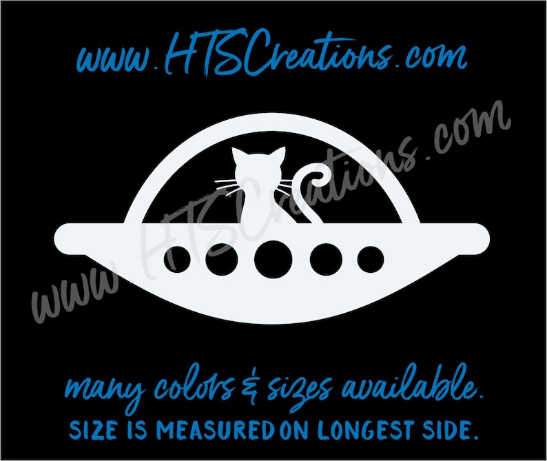 Pode incluir: Silhueta branca de um gato sentado em um disco voador com tr&ecirc;s janelas redondas. O texto "www.HISCreations.com" est&aacute; na parte superior da imagem. O texto "many colors & sizes available. SIZE IS MEASURED ON LONGEST SIDE." est&aacute; na parte inferior da imagem.