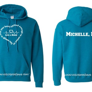 RN LVN Lpn MA Cna Rt Medic Nurse Abbastanza carino Ferma il tuo cuore Skilled Personalizzato Testo personalizzato Felpa con cappuccio pullover molti colori
