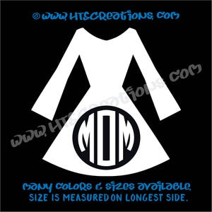 Könnte beinhalten: Weißer Vinyl-Aufkleber einer Robe mit dem Wort "MOM" in einem Kreis auf der Vorderseite. Der Aufkleber ist in vielen Farben und Größen erhältlich. Die Größe wird auf der längsten Seite gemessen.