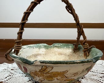 Vintage handgeschilderde aardewerkmand | Kom van steengoed konijn met bloemen, decor Japan