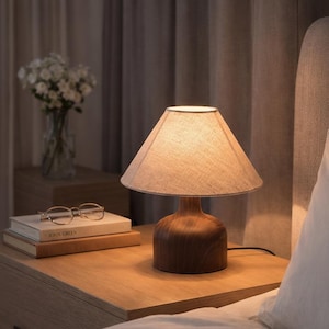 Träbordslampa, Rustik lantlig sänglampa med tygskärm, Nordisk nattduksbordslampa för sovrumsinredning