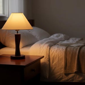 Abajur de mesa de madeira com cúpula de linho, regulável, estilo nórdico, luz quente para quarto, minimalista.