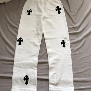 Vita mjukisbyxor med korsmärken herr streetwear joggingbyxor designer gotiska byxor lyxiga casual mjukisbyxor