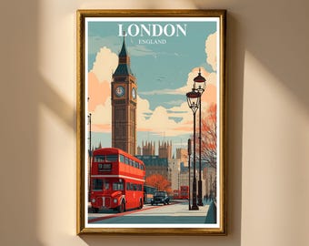 Può includere: Una stampa artistica incorniciata con un'illustrazione stilizzata di Londra, Inghilterra. L'immagine mostra il Big Ben, un autobus a due piani rosso e lampioni. Il cielo è una miscela di toni blu e pesca, con la scritta "LONDON" in alto.