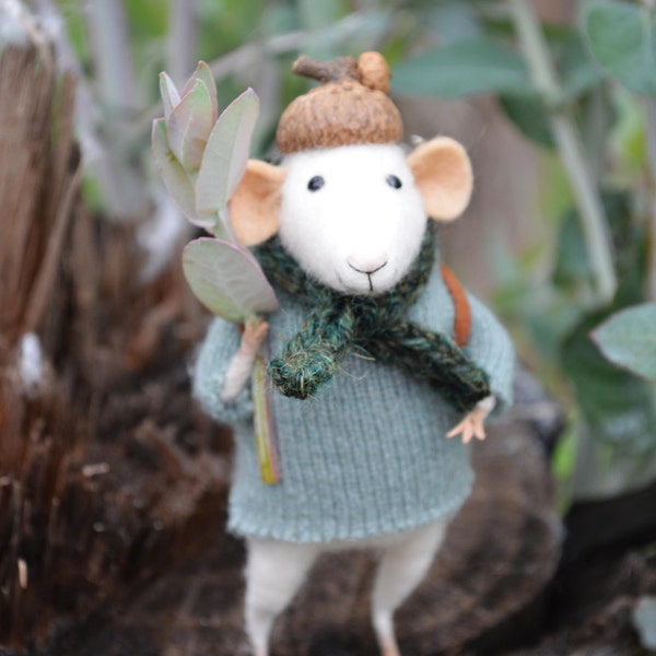 Little Traveler Mouse - Felting Dreams