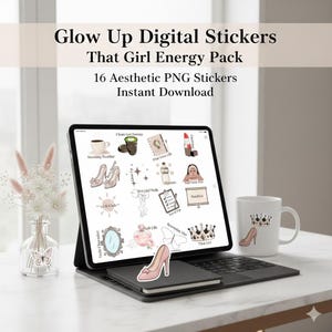 Könnte beinhalten: Eine digitale Kunstproduktanzeige mit einem Tablet, einer Tasse und Aufklebern. Das Tablet zeigt verschiedene ästhetische PNG-Aufkleber, darunter einen High Heel, Lippenstift und eine Kaffeetasse. Die Tasse hat ein High-Heel- und Kronen-Design. Der Text auf dem Bild lautet "Glow Up Digital Stickers".