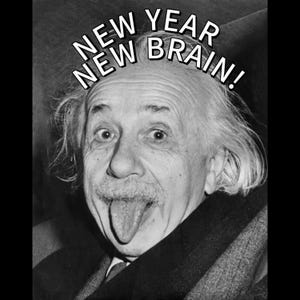 Pode incluir: Imagem em preto e branco de Albert Einstein com a língua de fora. O texto acima da sua cabeça diz "NEW YEAR NEW BRAIN!"
